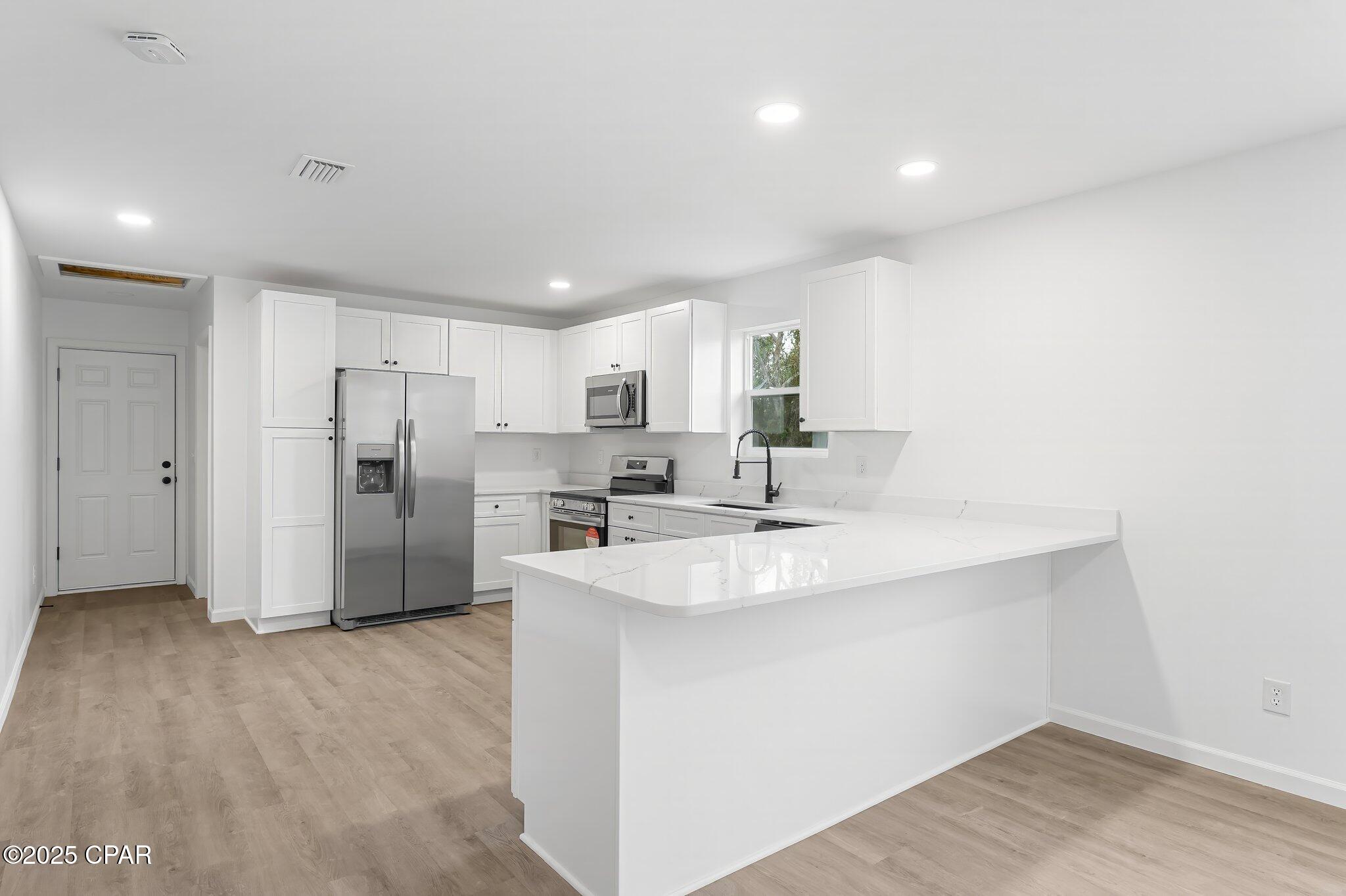 814 NOTTINGHAM DR Drive