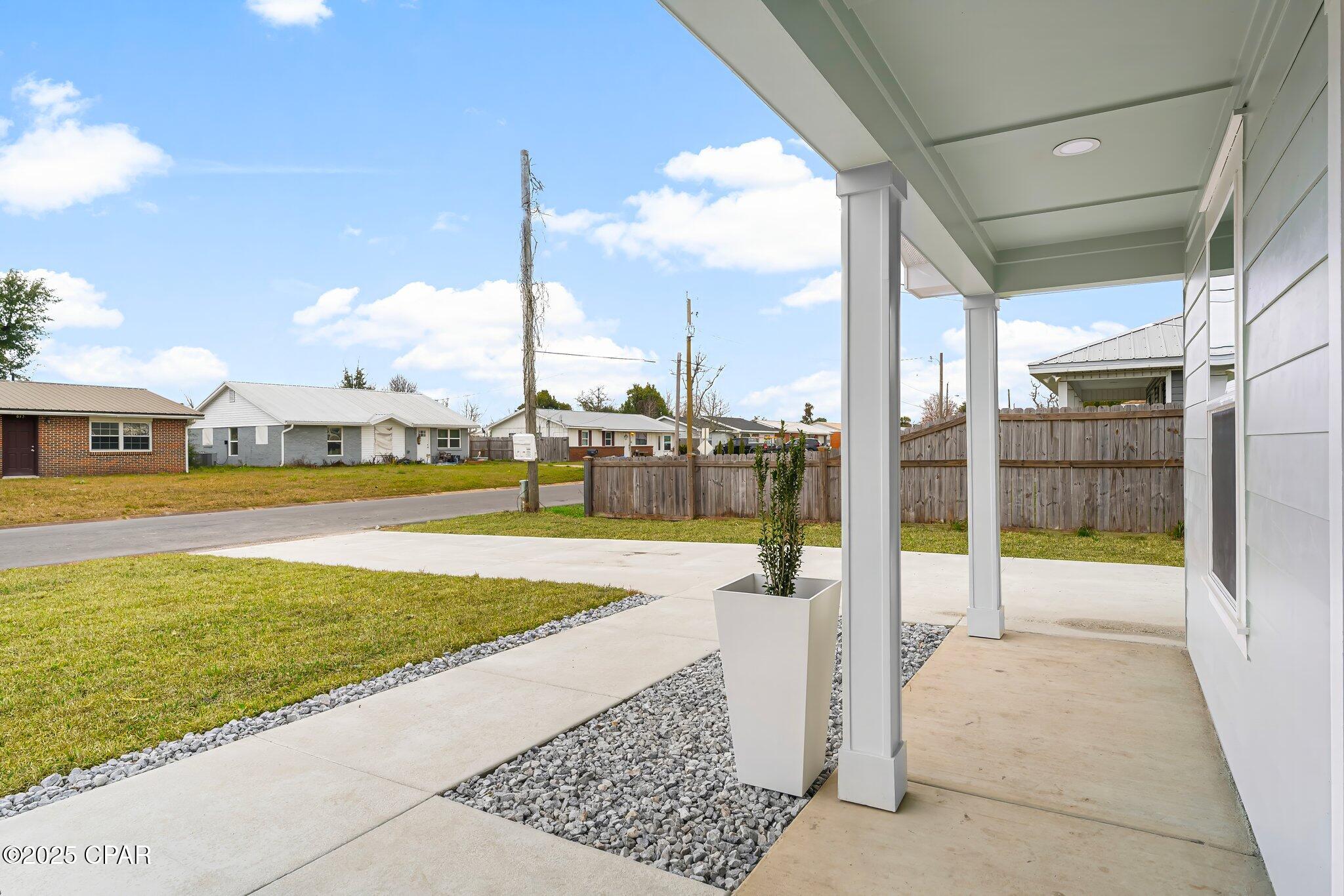 814 NOTTINGHAM DR Drive