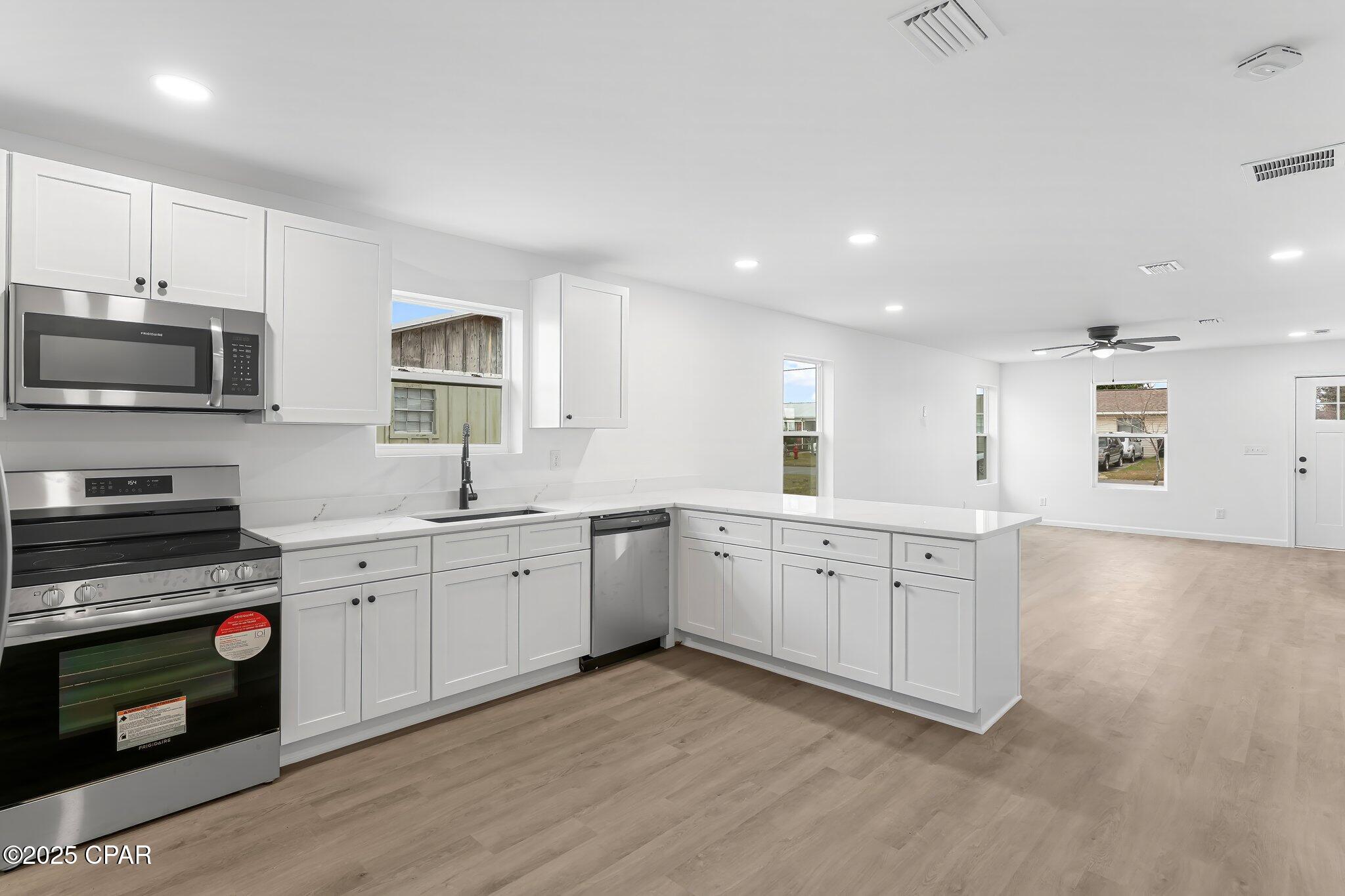 814 NOTTINGHAM DR Drive