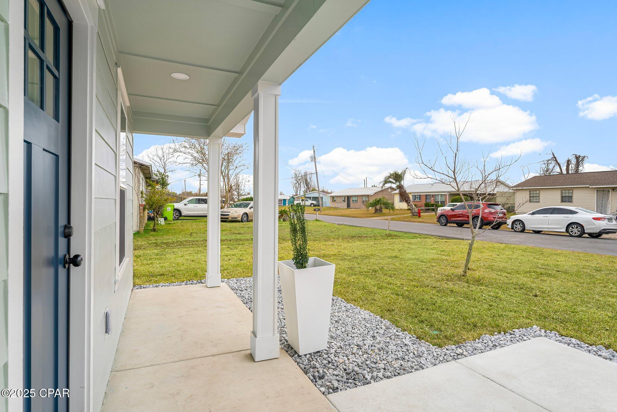 814 NOTTINGHAM DR Drive