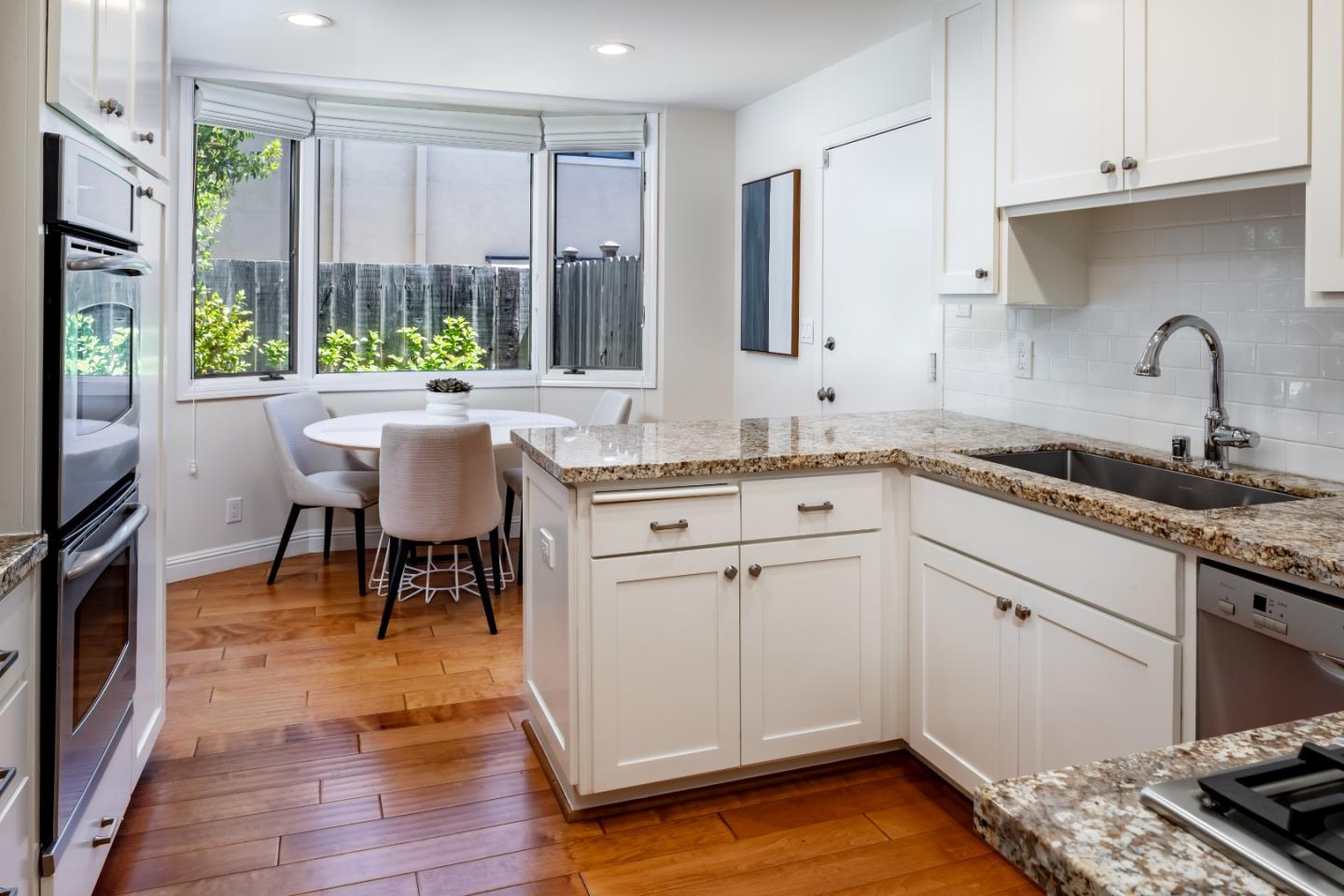 10 Versailles ST