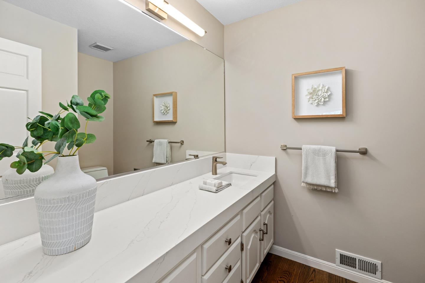 22 Hallmark CIR