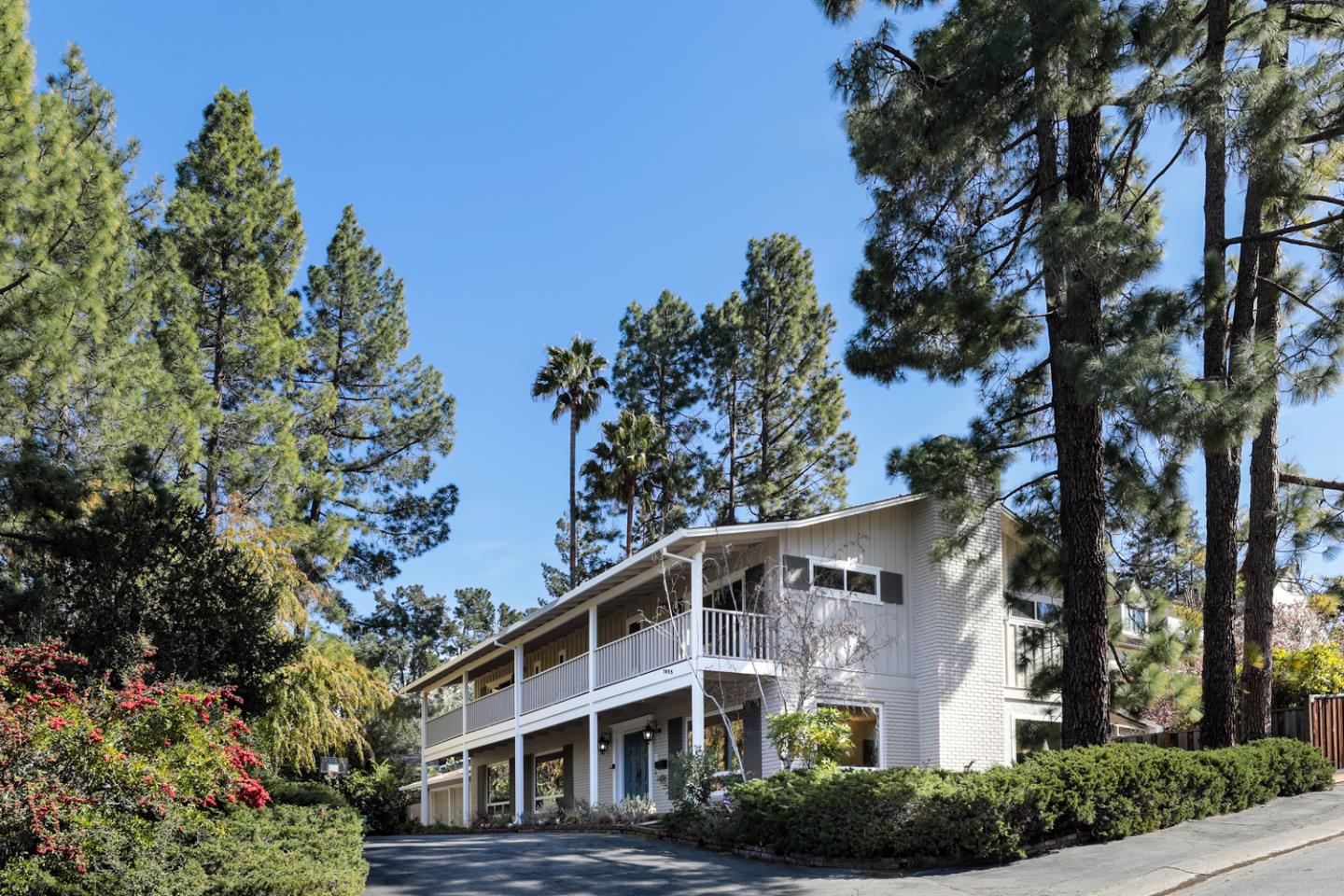 1055 Siskiyou DR