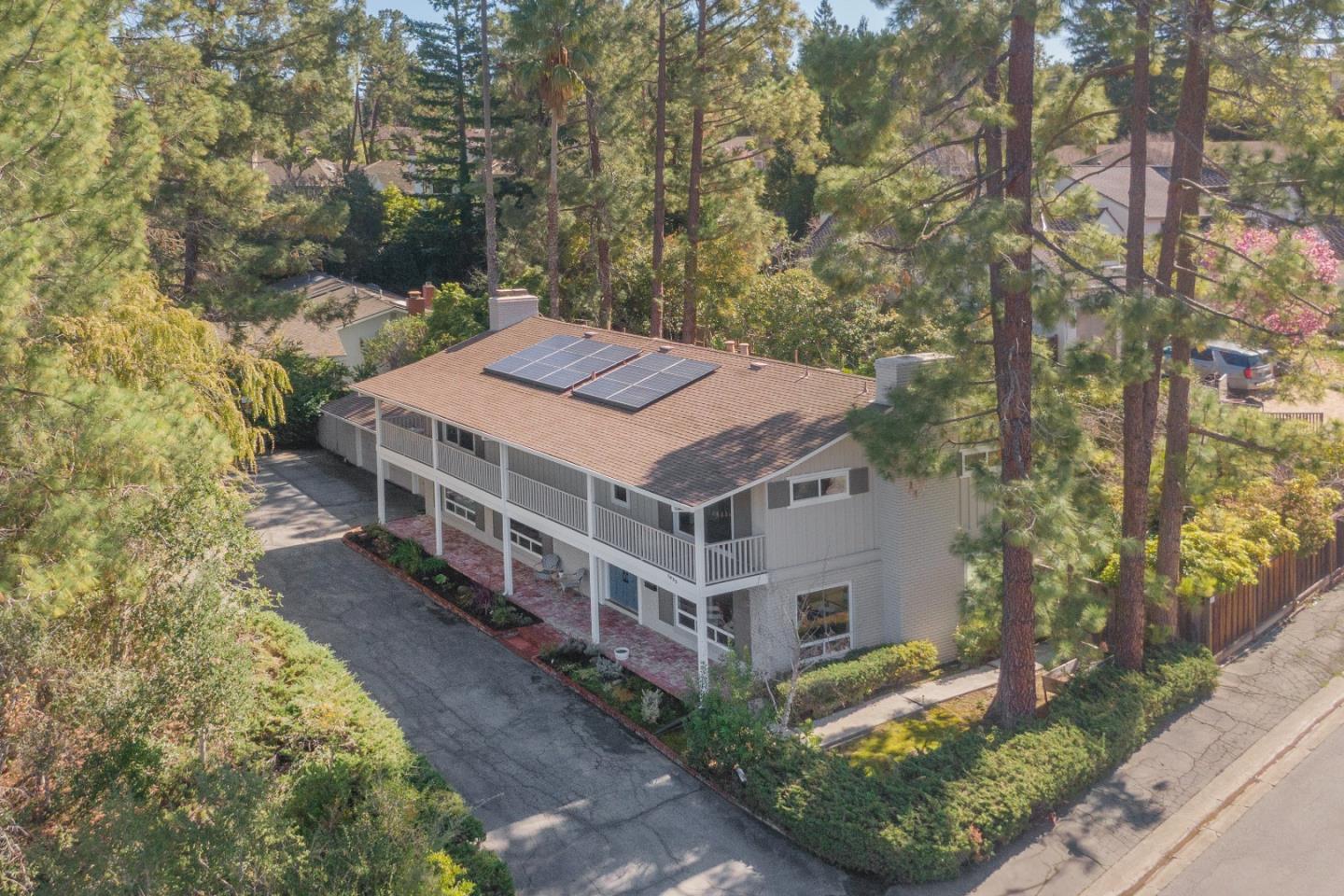 1055 Siskiyou DR