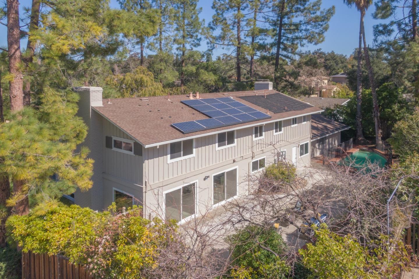 1055 Siskiyou DR