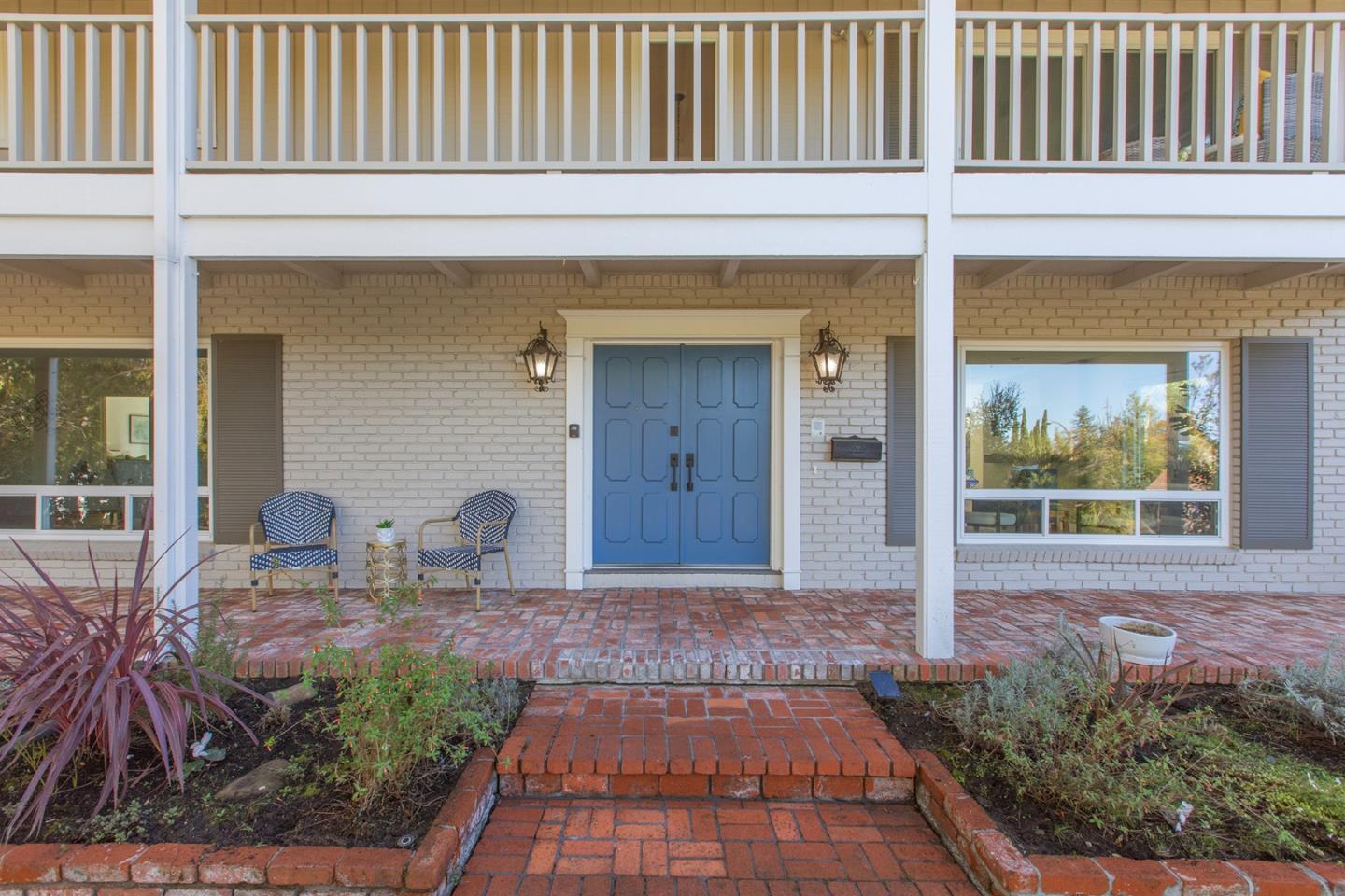1055 Siskiyou DR