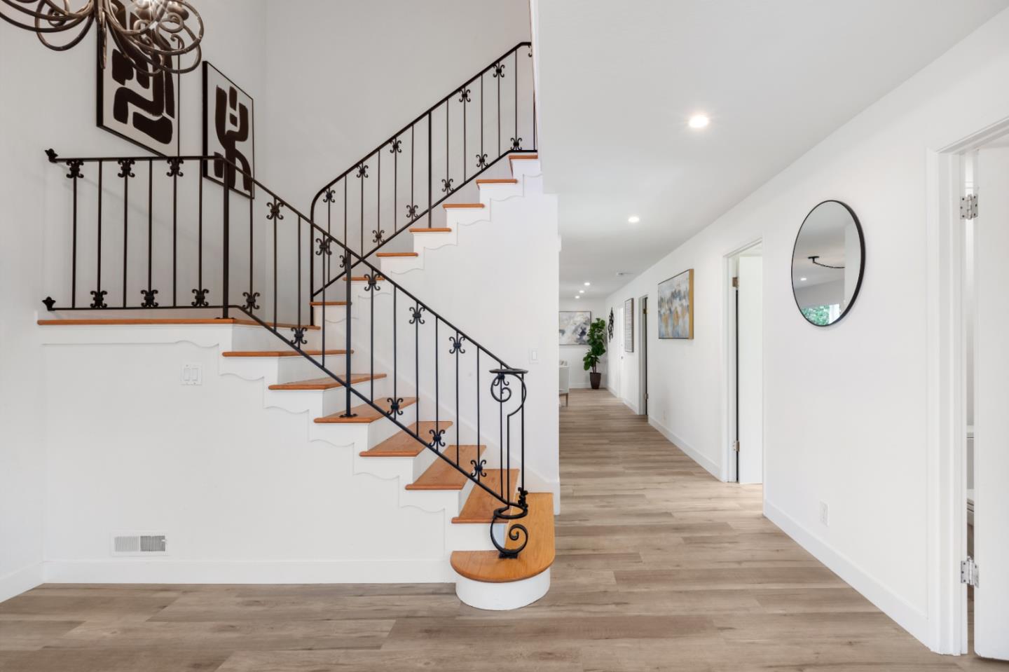 1055 Siskiyou DR