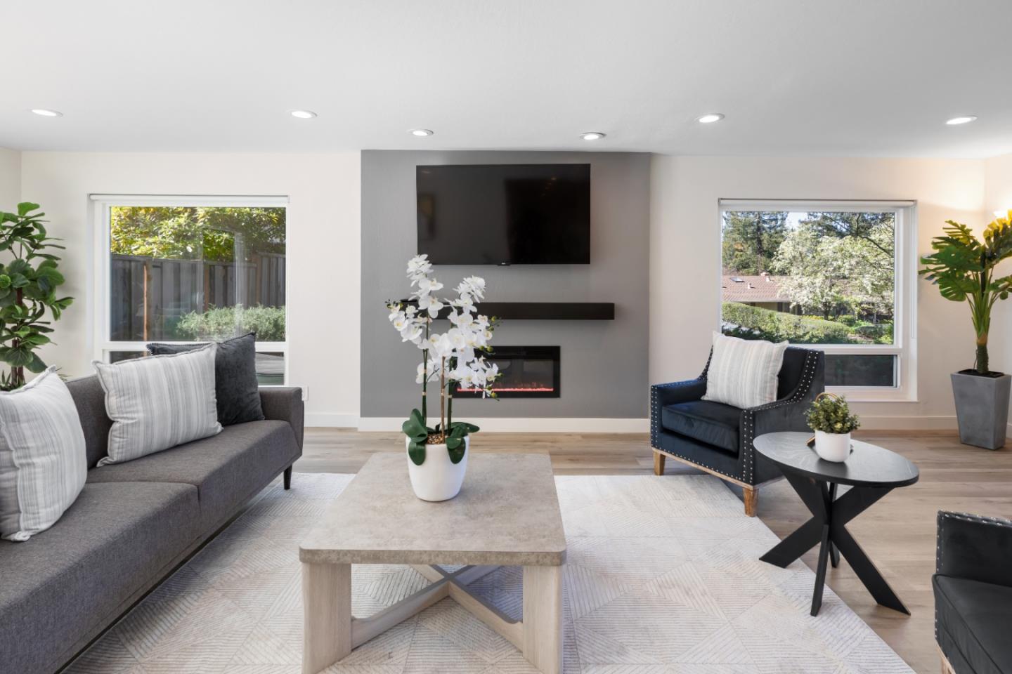 1055 Siskiyou DR