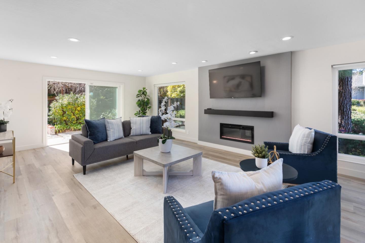 1055 Siskiyou DR