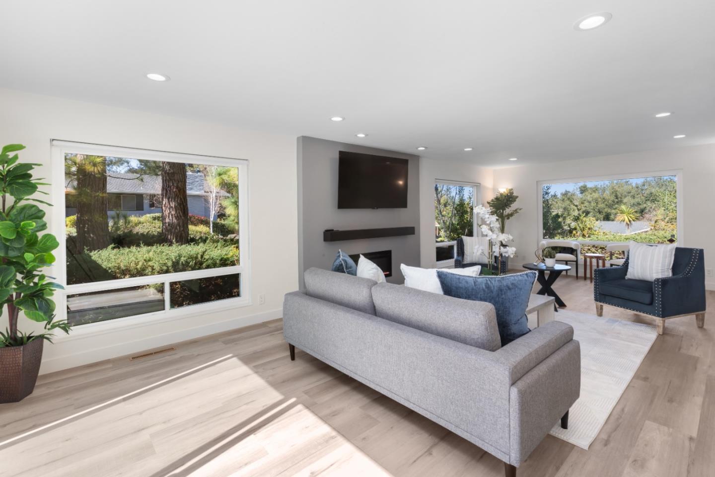 1055 Siskiyou DR