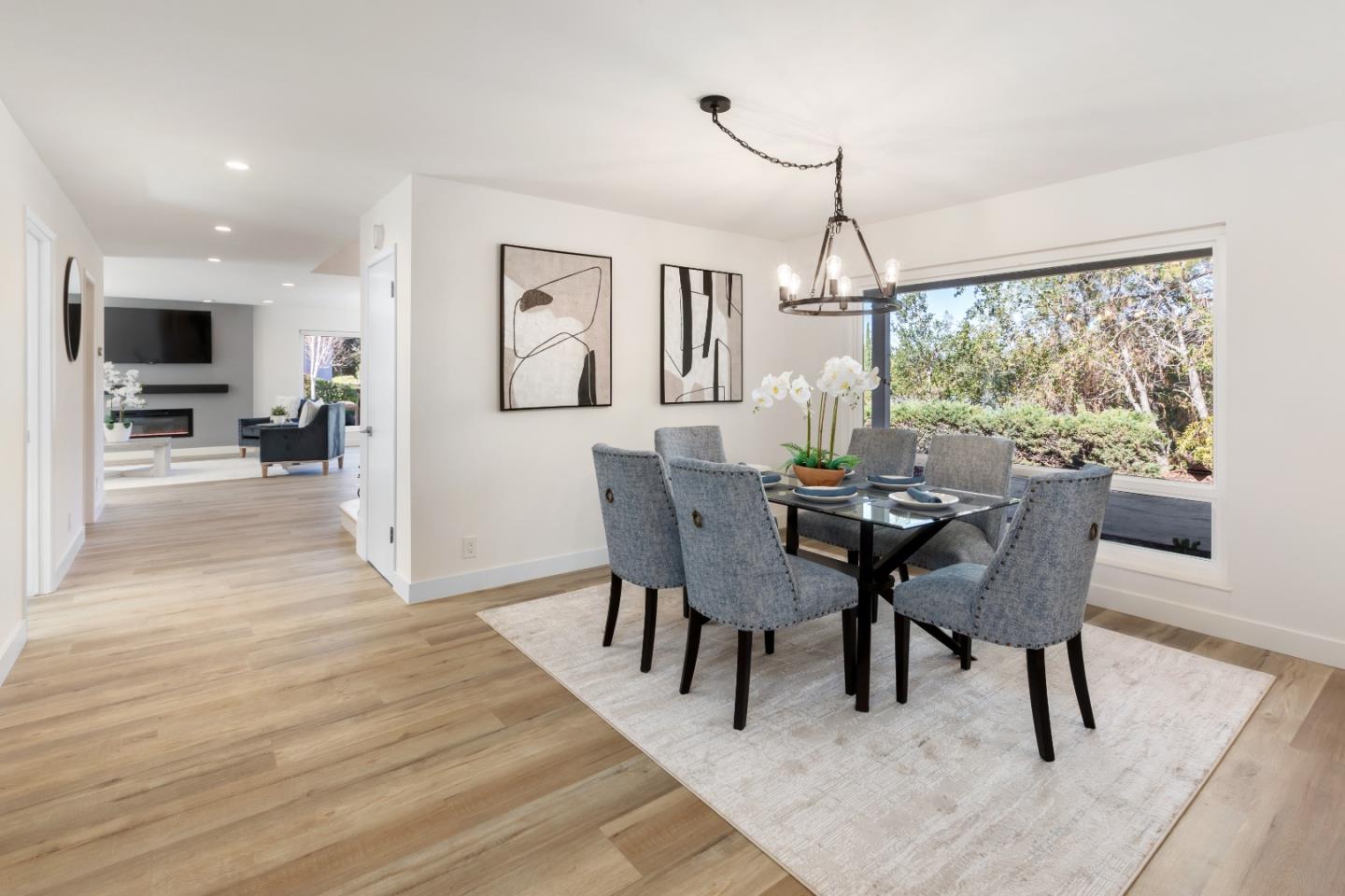 1055 Siskiyou DR