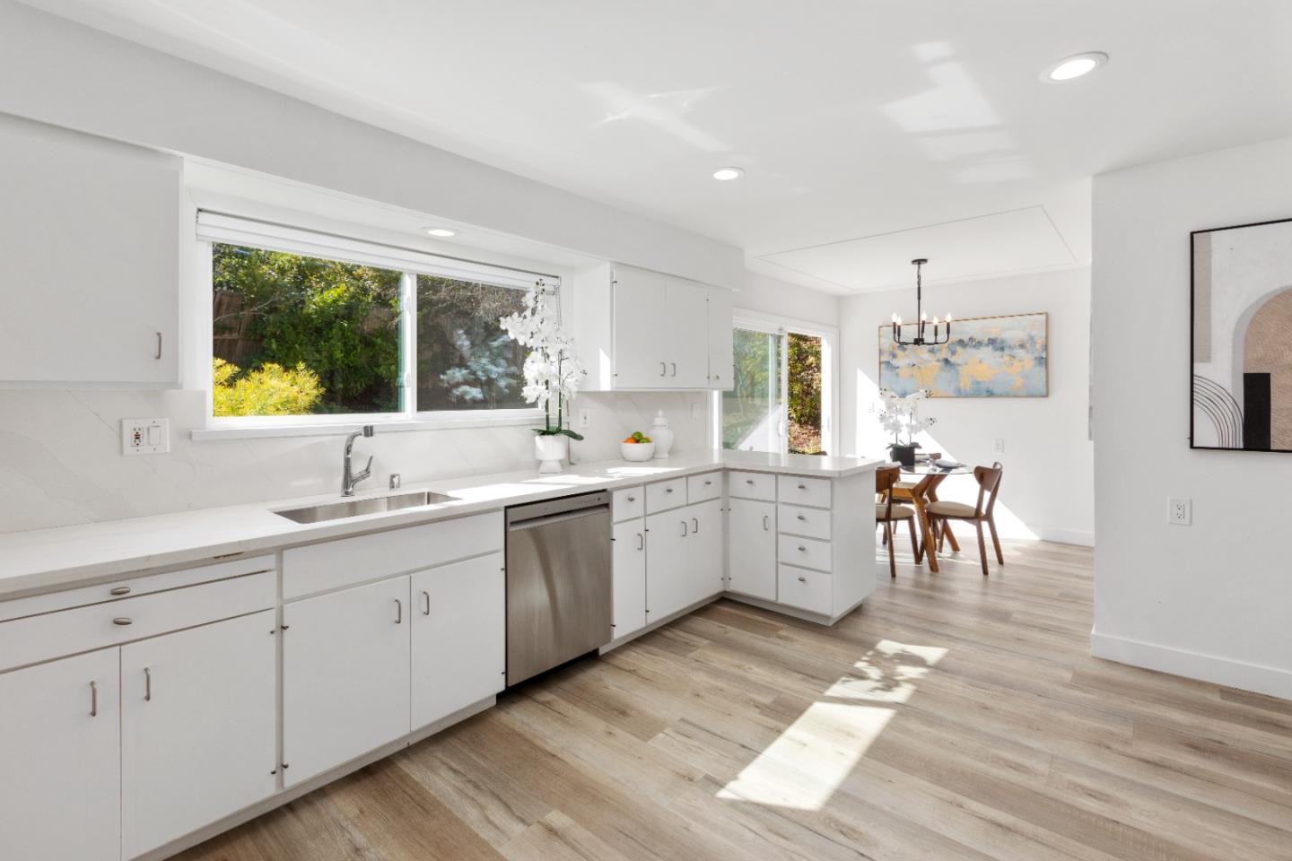 1055 Siskiyou DR