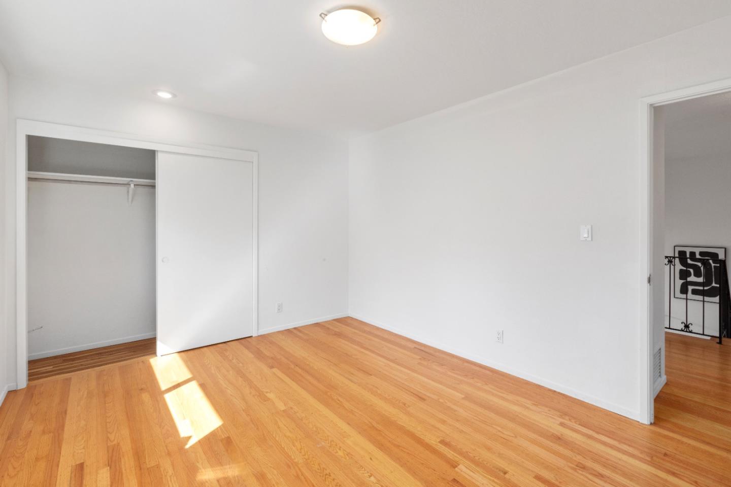 1055 Siskiyou DR