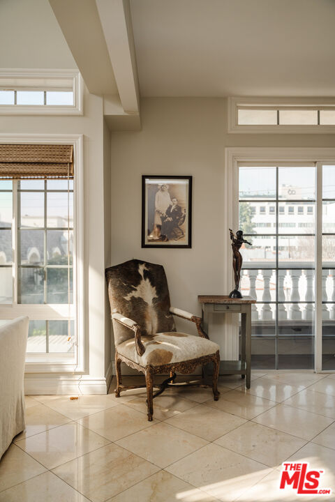 125 S Rexford Dr Unit: 303