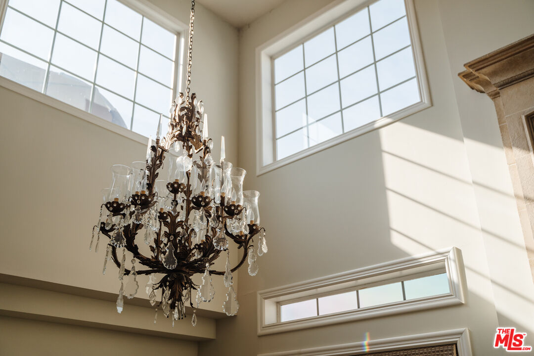 125 S Rexford Dr Unit: 303