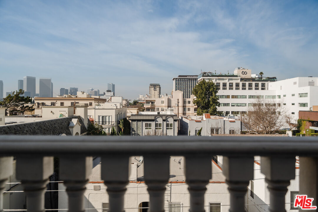 125 S Rexford Dr Unit: 303