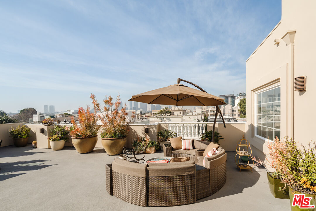 125 S Rexford Dr Unit: 303