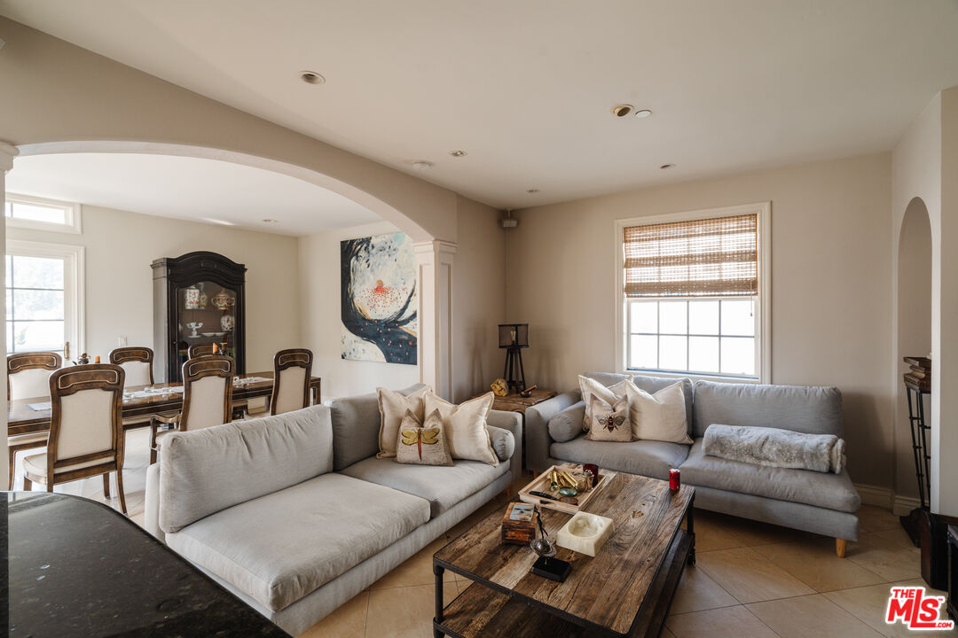 125 S Rexford Dr Unit: 303