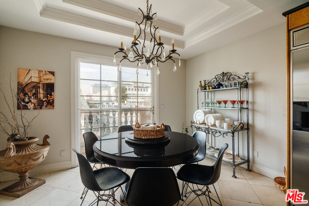 125 S Rexford Dr Unit: 303