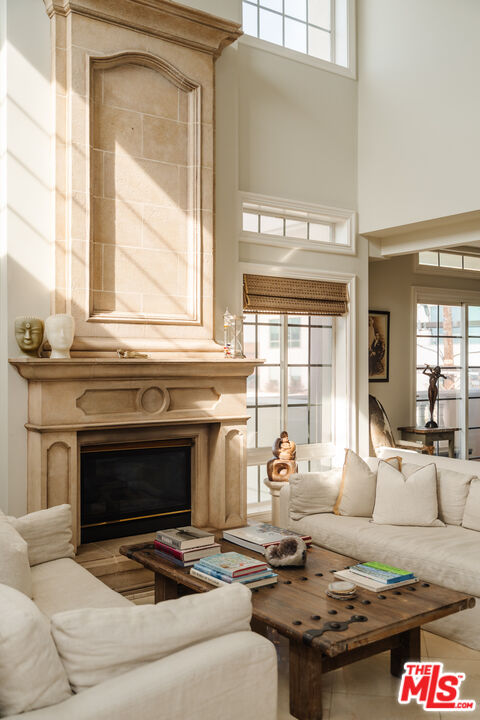 125 S Rexford Dr Unit: 303