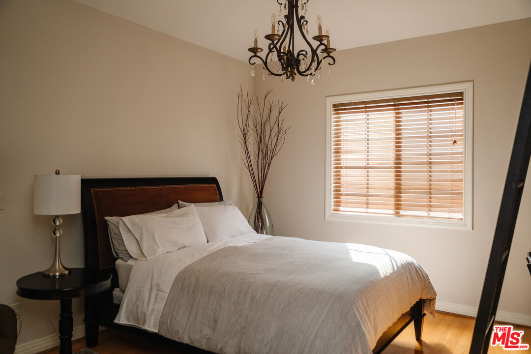 125 S Rexford Dr Unit: 303