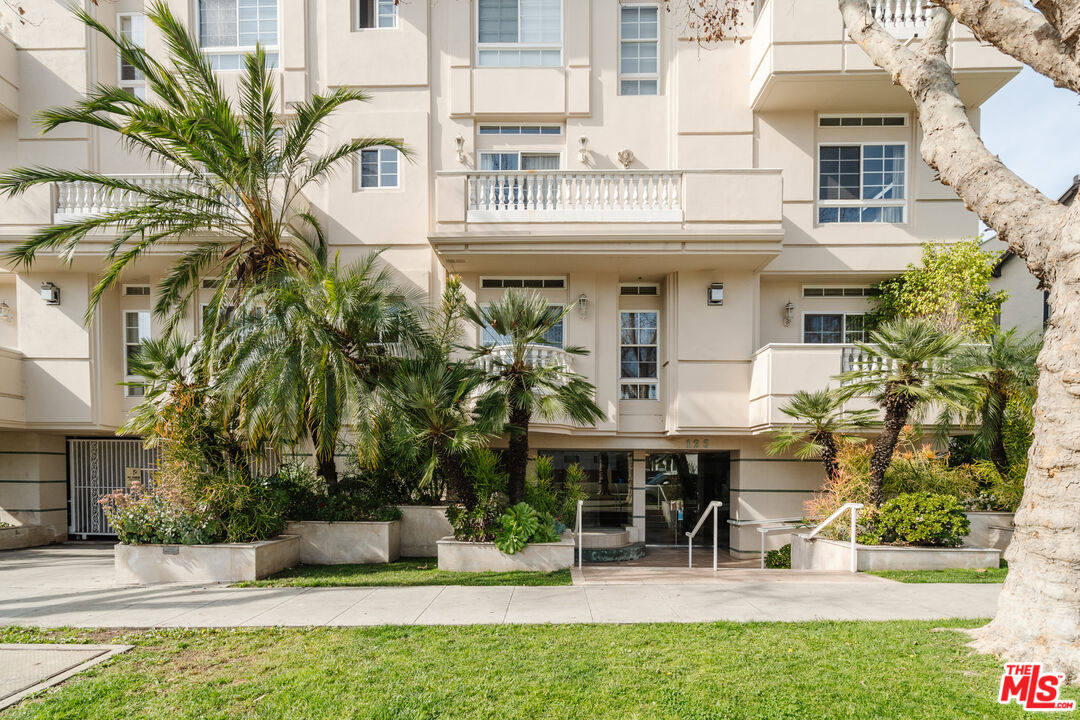 125 S Rexford Dr Unit: 303