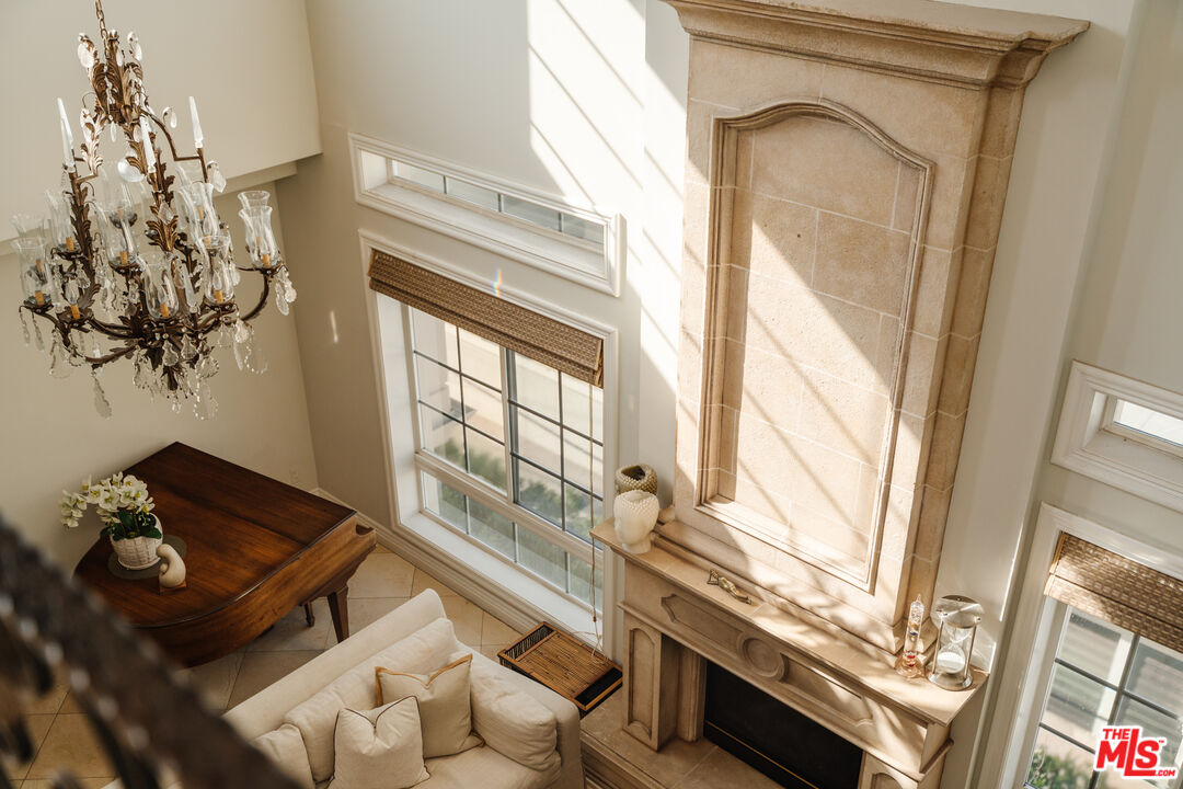 125 S Rexford Dr Unit: 303