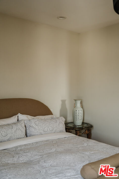 125 S Rexford Dr Unit: 303