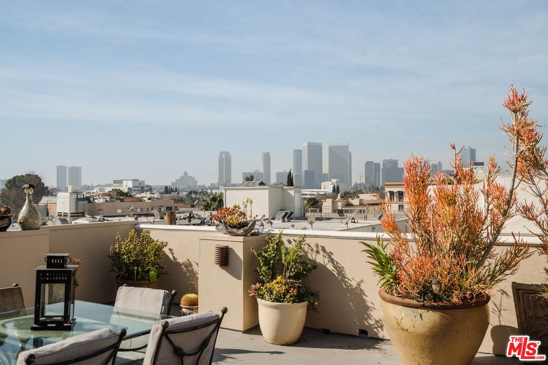 125 S Rexford Dr Unit: 303