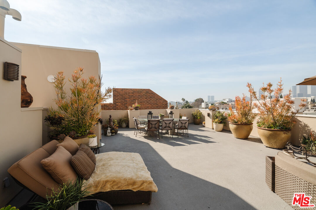 125 S Rexford Dr Unit: 303