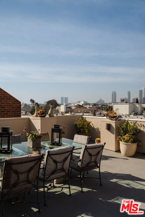 125 S Rexford Dr Unit: 303