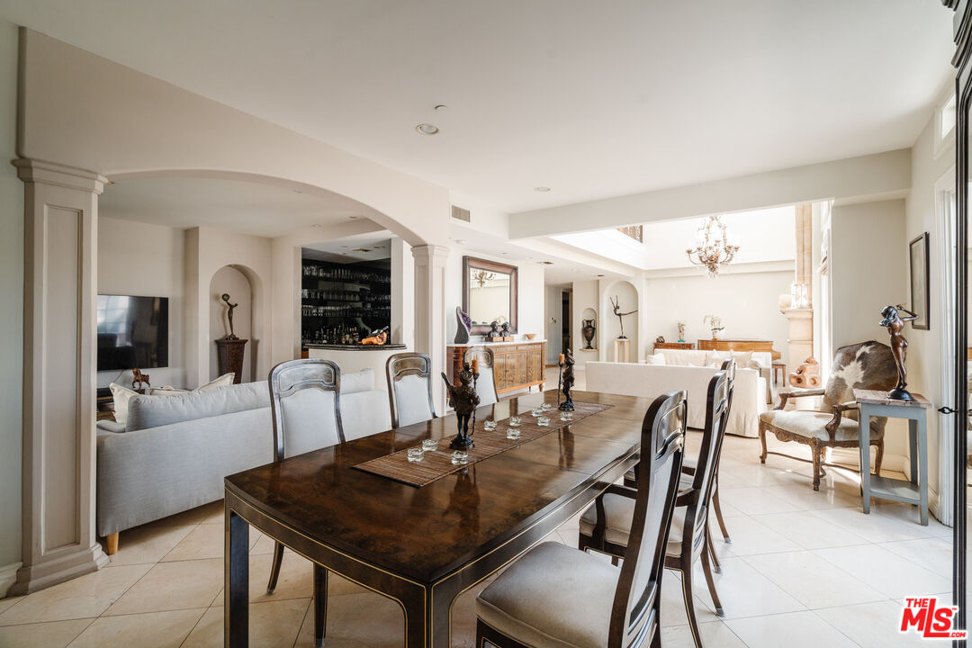 125 S Rexford Dr Unit: 303