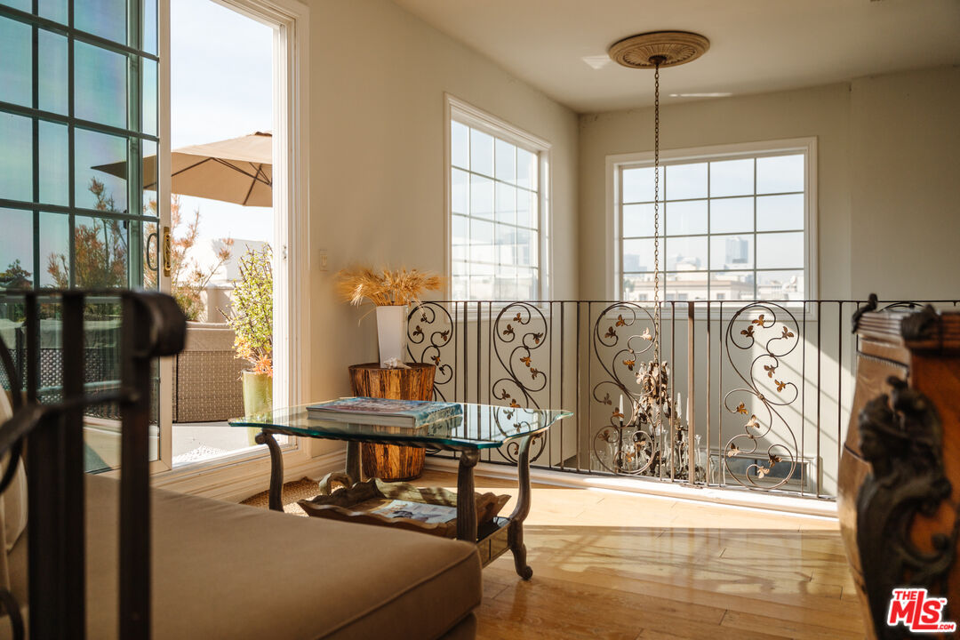 125 S Rexford Dr Unit: 303