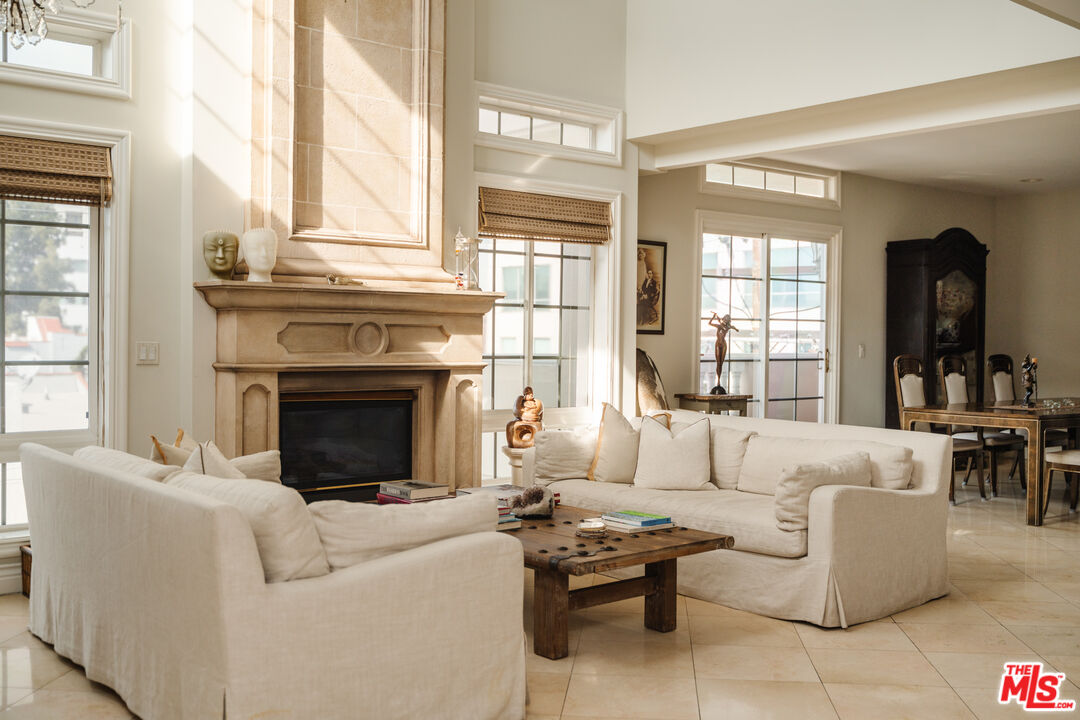 125 S Rexford Dr Unit: 303