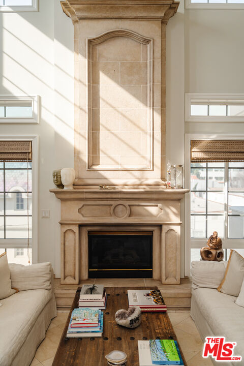 125 S Rexford Dr Unit: 303