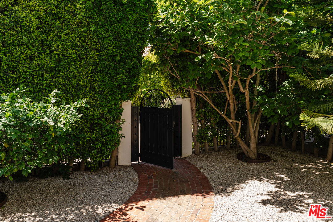 1130 Sierra Alta Way
