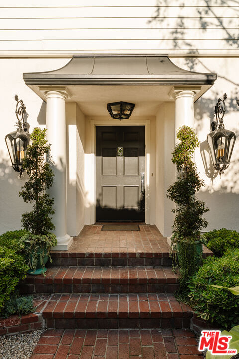 1130 Sierra Alta Way