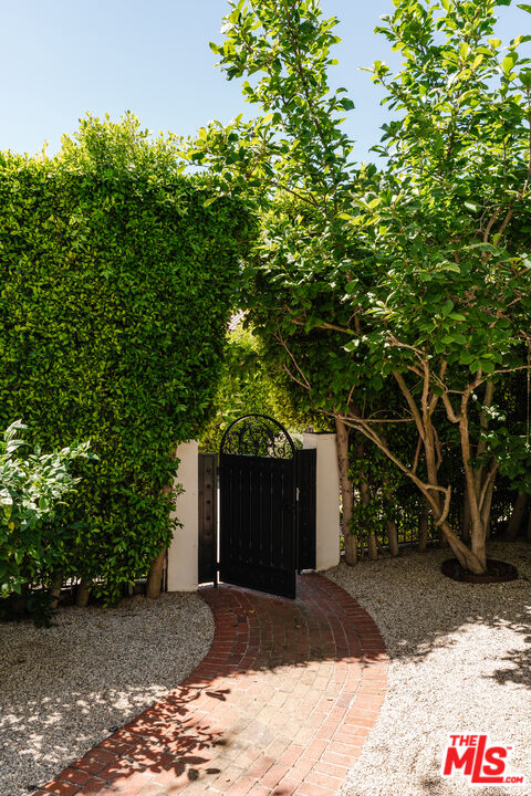 1130 Sierra Alta Way