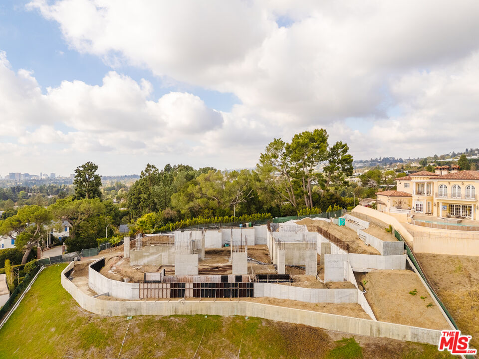 1140 Calle Vista Dr