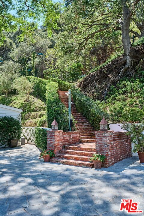 1827 N Beverly Dr