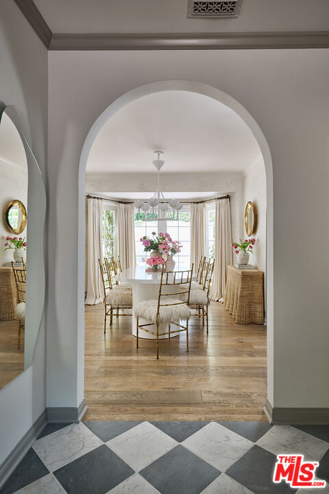 1827 N Beverly Dr