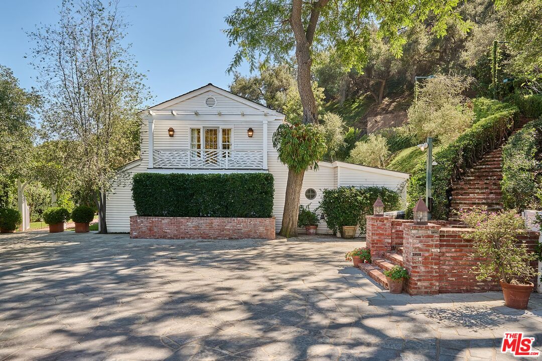 1827 N Beverly Dr