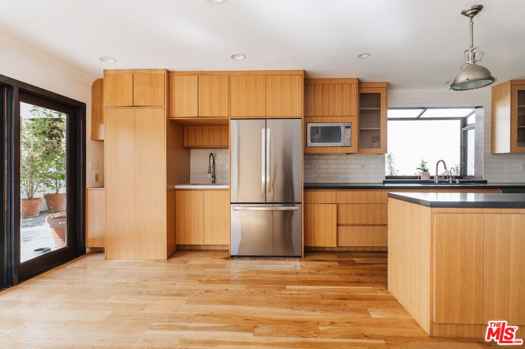 1355 Bobolink Pl