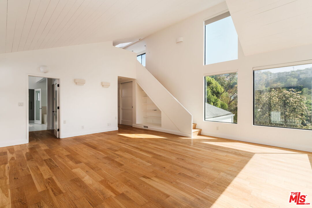 1355 Bobolink Pl