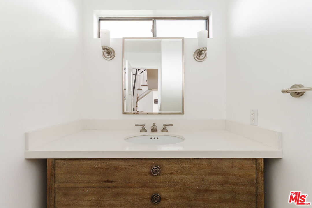 1355 Bobolink Pl