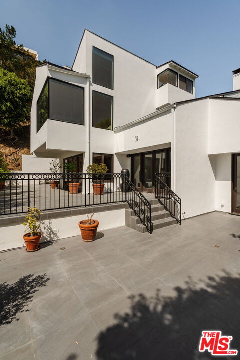 1355 Bobolink Pl