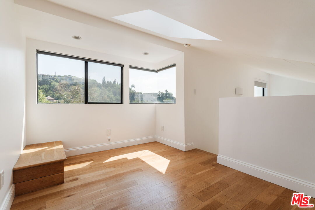 1355 Bobolink Pl