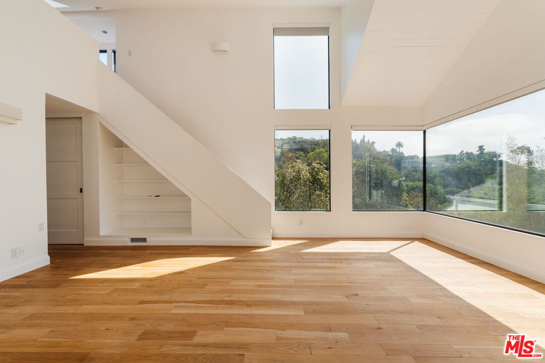 1355 Bobolink Pl