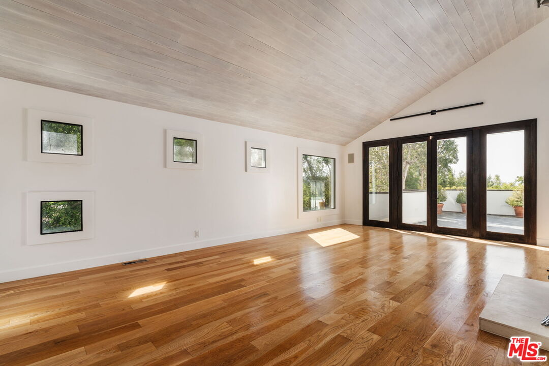 1355 Bobolink Pl
