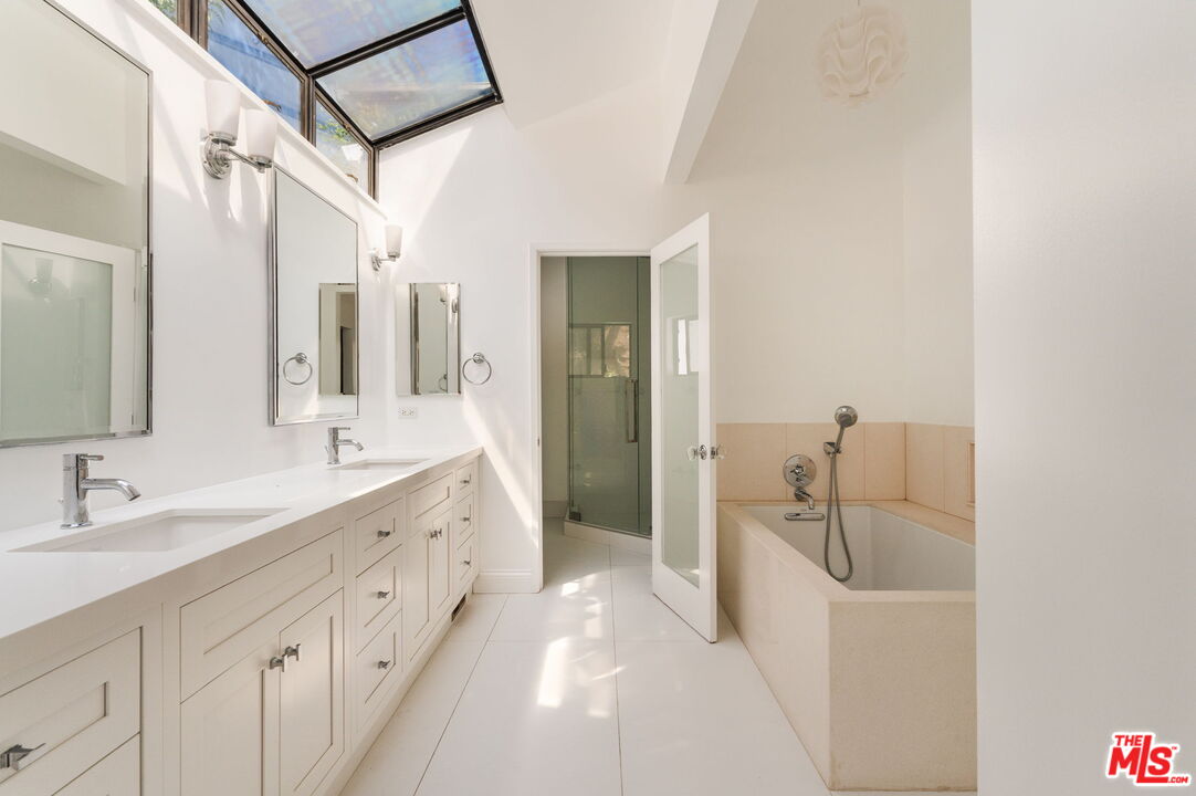 1355 Bobolink Pl